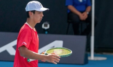 Разгромом закончился матч казахстанца с сыном легендарной теннисистки на «Ролан Гаррос»