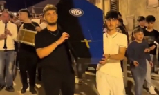 Фанаты «Милана» похоронили «Интер» после разгрома в финале Лиги Чемпионов. Видео