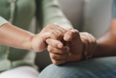 Психолог рассказала, как просить о помощи, чтобы получить поддержку, а не конфликты