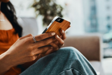 Эта привычка пользоваться телефоном поможет распознать нарцисса