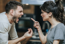 Астрологи назвали знаки, которые уходят из отношений со скандалом