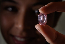 Топ-10 самых дорогих драгоценных камней мира — вот сколько они стоят