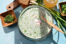 Стало известно, кому нельзя окрошку — ни на квасе, ни на кефире