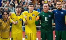 Голкипер сборной Казахстана получил предложение сменить амплуа