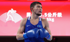 Работавший курьером казахстанец вышел в полуфинал турнира по боксу неожиданным образом