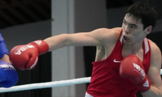 Разгромом завершился бой чемпиона мира из Казахстана за медаль топ-турнира по боксу