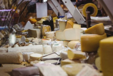 Назван сыр, содержащий в разы больше белка, чем яйца. Это протеиновая «бомба»