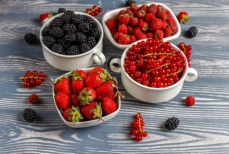 Эту летнюю ягоду женщинам старше 50 следует есть каждый день