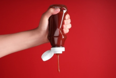 Нагрузка на желудок. Стало известно, кому противопоказан кетчуп