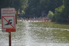 Врач перечислил опасные инфекции, которыми можно заразиться при купании