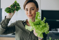 Нужно ли мыть листья салата, если они уже «помыты»