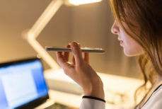 Наука объяснила, почему мы не любим свой голос на записи