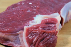 Три причины не мыть мясо и птицу перед приготовлением, которые вас успокоят