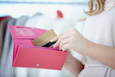 Какой цвет кошелька реально приносит деньги — ответ шокирует