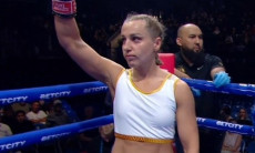 Казахстанская чемпионка в 33 года дебютировала на профи-ринге