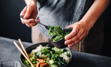 Сложно есть медленно. Этот простой приём может вам помочь