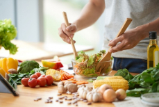 Как правильно ужинать, чтобы оставаться стройными