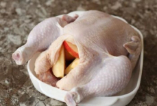 Надо ли мыть курицу перед запеканием — ошибка, которую делают почти все