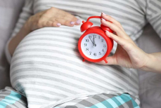 Материнство после 50 — как казахстанки решаются на поздние роды