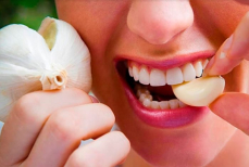 Народные средства от зубной боли — что думает стоматолог о чесноке, мёде и теплой воде