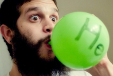 Почему вдыхать гелий из шариков смертельно