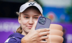 Елена Рыбакина поделилась праздничным фото с подарками на день рождения