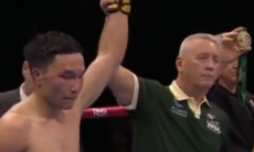 Казахстанский боксер разгромил непобежденного соперника на Гран-при WBC