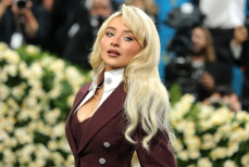 Звезда хочет запретить поклонникам приносить телефоны на свои концерты. И вот почему