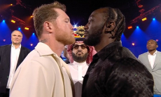 «Канело» и Кроуфорд провели напряженную дуэль взглядов. Видео