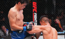 Казахстанца «лишили» нокаута в бою с другом Хабиба Нурмагомедова на турнире UFC