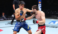 Засудили? Видео полного боя Азат Максум — Тагир Уланбеков в UFC