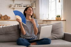 Ученый назвал категорию людей, которые хуже всего переносят жару