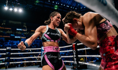 Судьи решили судьбу дебюта казахстанки из UFC в бою на голых кулаках. Видео