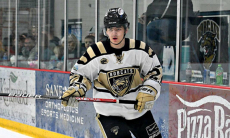 Казахстанский хоккеист выбрал новый клуб после чемпионства в США