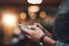 Эксперт предупредил об опасности отправки голосовых сообщений