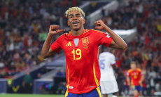 Ламина Ямаля обвинили в неуважении