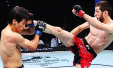 «Все три раунда он выиграл». Вынесен вердикт скандальному бою Максум — Уланбеков в UFC