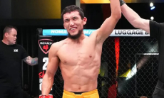 Непобежденный казахстанец обратился к Узбекистану после победы за контракт с UFC