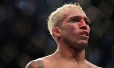 Казахский боец «финишировал» Чарльза Оливейру