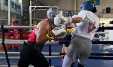 Титулованная казашка из России деклассировала чемпионку мира из сборной Казахстана по боксу. Видео