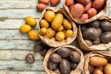 Типичная ошибка при варке картошки, которая лишает ее пользы и вкуса