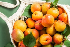 Больше, чем просто фрукт. Эндокринолог объяснила, почему абрикосы стоит есть все лето