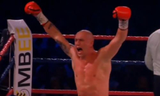 Нокаутом после нокдауна завершился бой за титул WBC в тяжелом весе. Видео