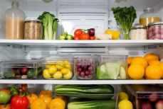 Эти девять продуктов нельзя хранить на нижней полке холодильника