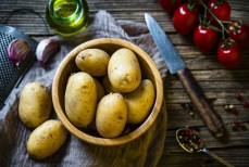 Можно ли есть сырой картофель. Нутрициолог рассказал о пользе и рисках