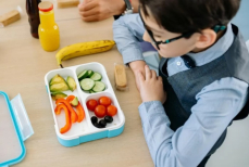Новое меню казахстанских школьников поможет бороться с ожирением и диабетом у детей