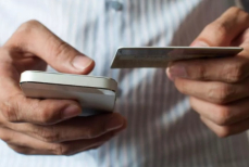 Казахстанцев призвали не делать поспешных переводов