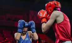 Мать казахстанской чемпионки мира расплакалась во время боя на Кубке мира по боксу