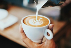 Исследователь долголетия назвал лучший напиток для долгой жизни