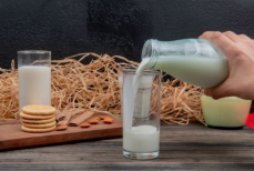 Стакан молока перед завтраком — польза или вред для организма